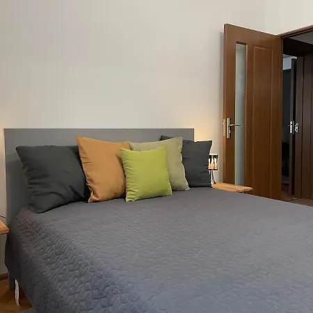 Park Apartment *